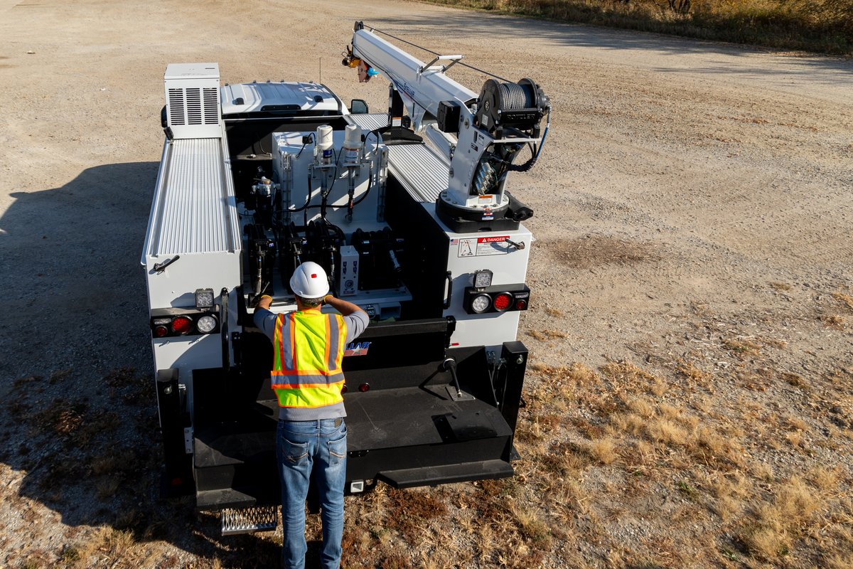 Stellar TMAX 1-11 with 8630 crane and 40P compressor