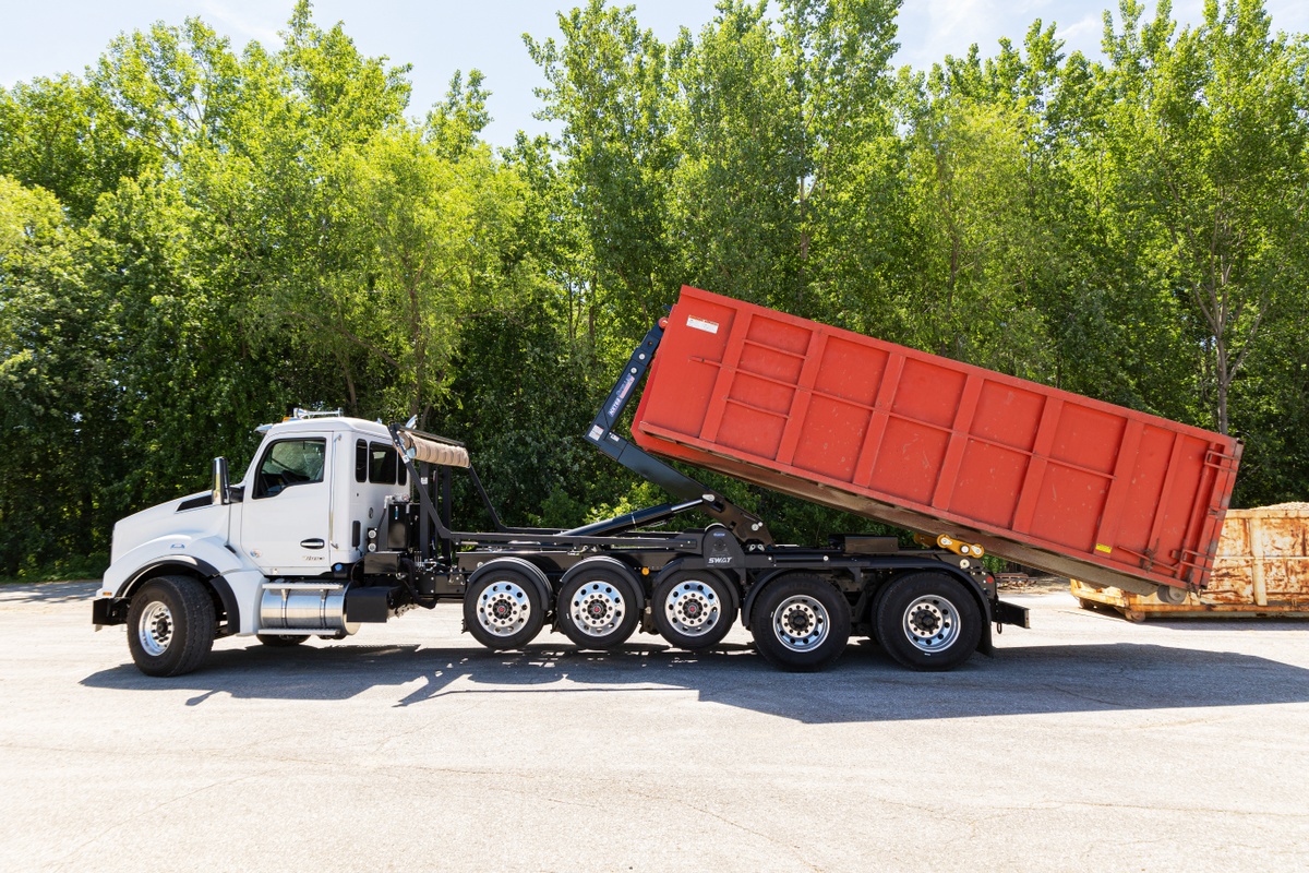 Stellar hooklift / roll-off container hoist working