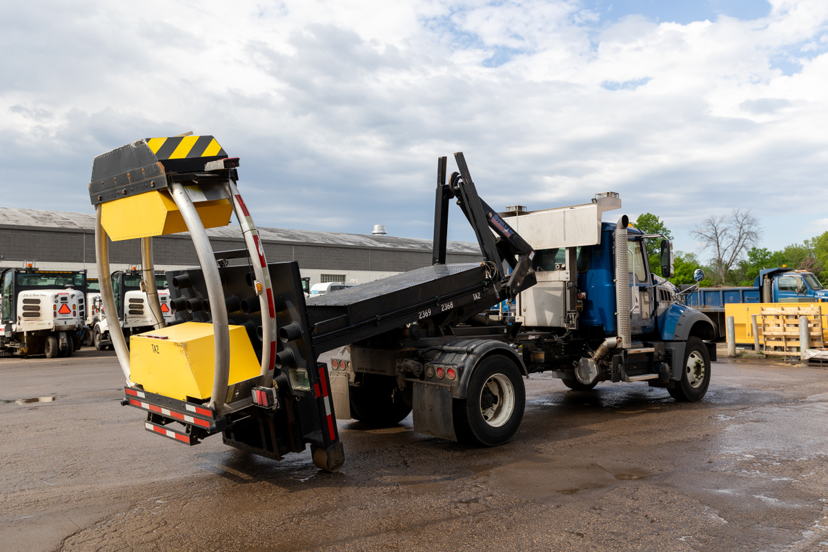 Slider hooklift crash-attenuator body, St. Paul