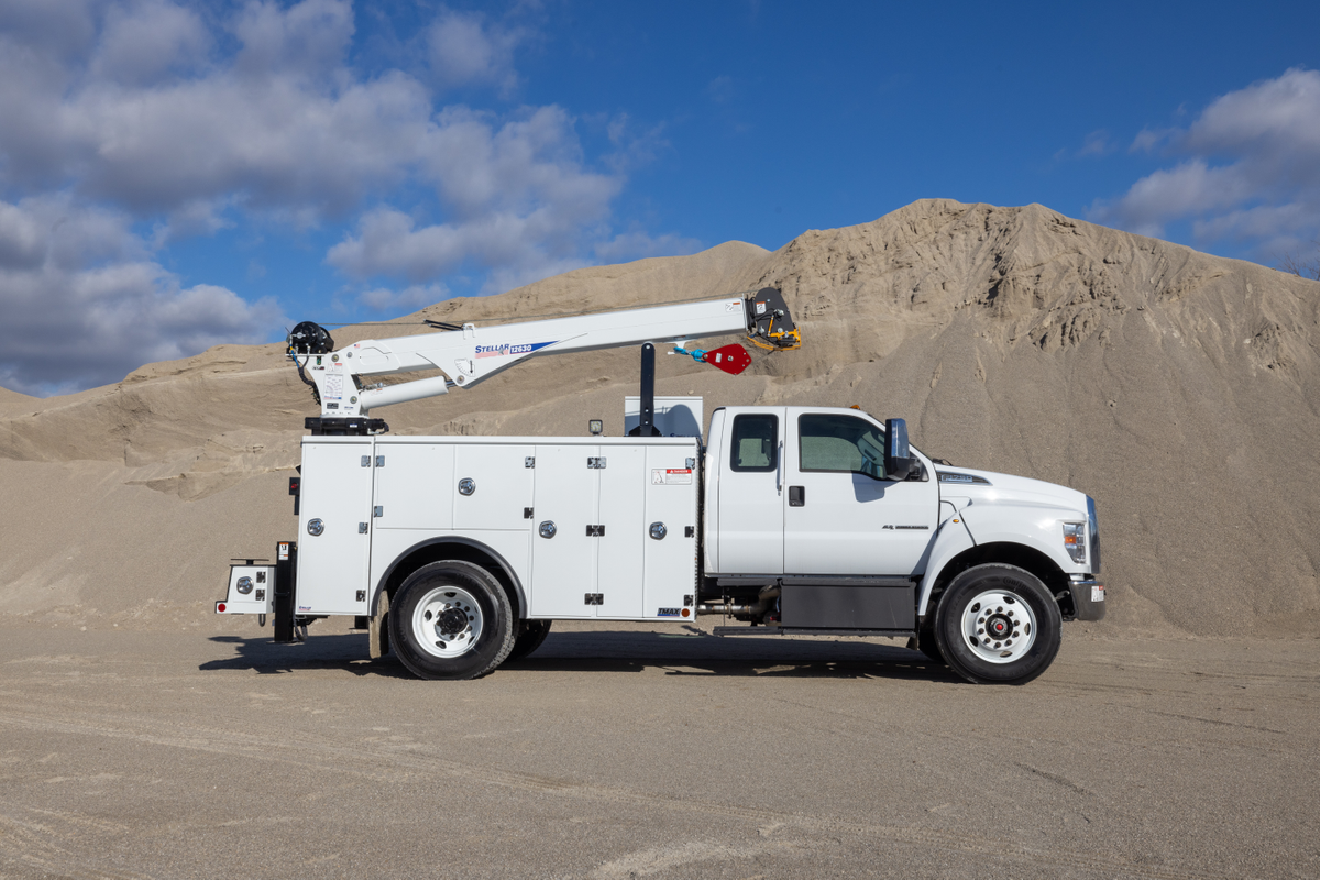 Stellar 40P hydraulic air compressor on TMAX 2