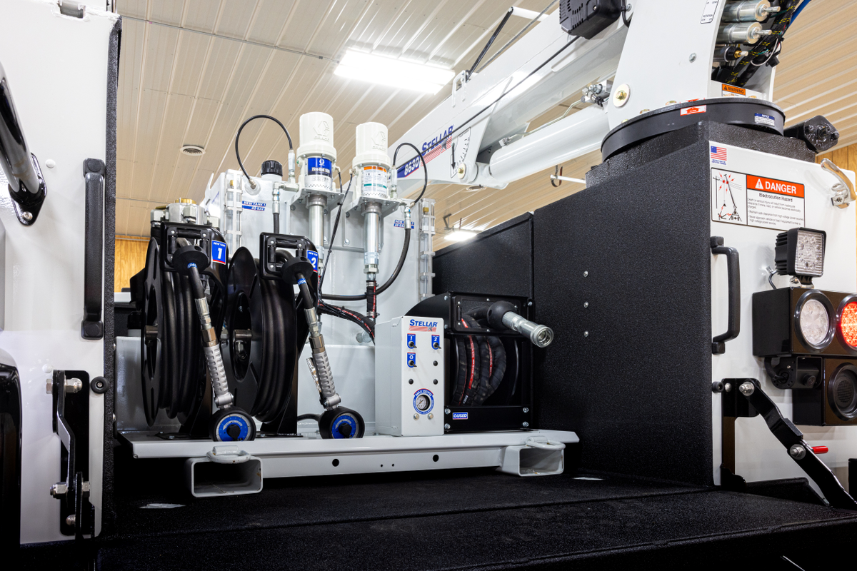 LM160M lube skid on service body