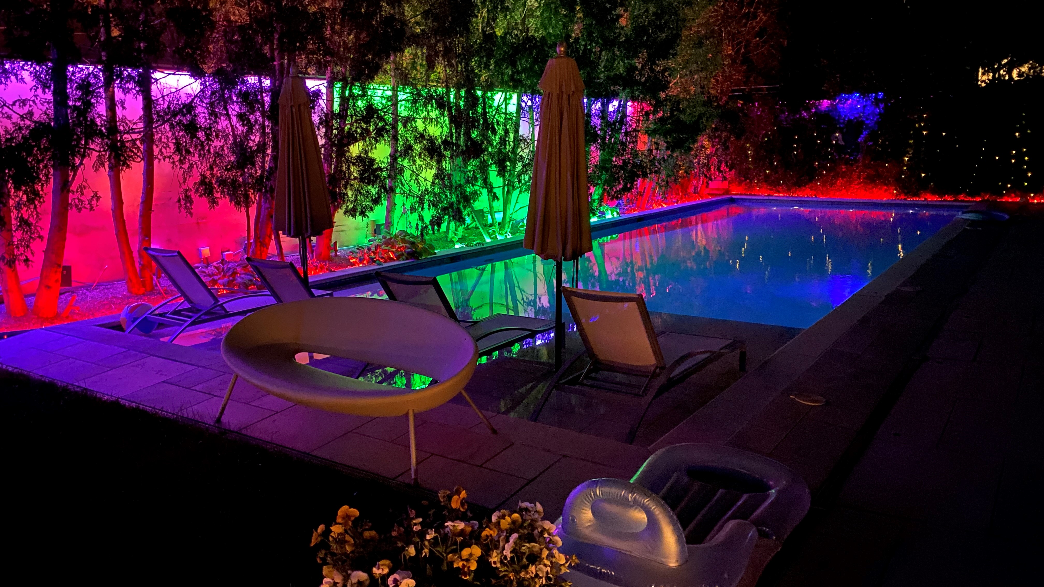 Flex Neon LRF5 Bends Left/Right 0.5" Flat Lens 24VDC, Indoor/Outdoor, Trucolor&trade; RGBTW