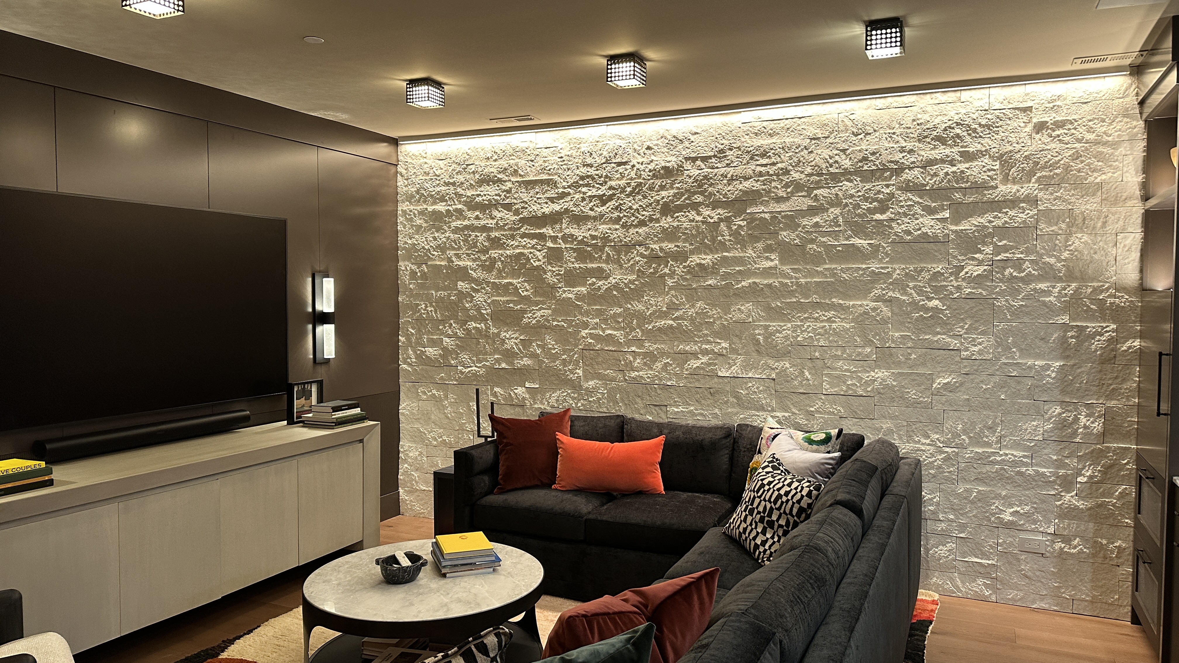 Nova Ceiling Wall Grazer 24VDC Remote Power, TruColor&trade; RGBTW