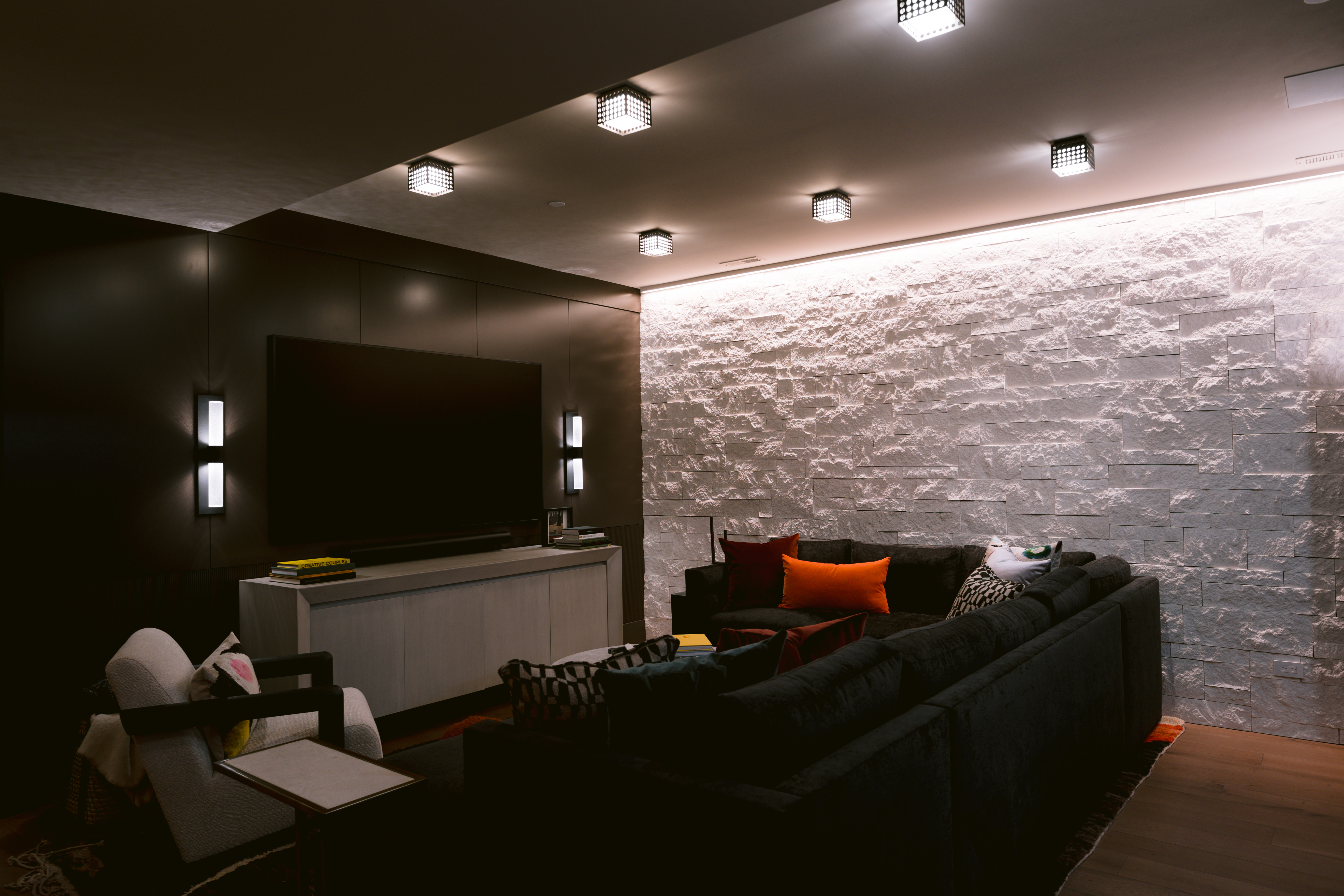 Nova Ceiling Wall Grazer 24VDC Remote Power, TruColor&trade; RGBTW