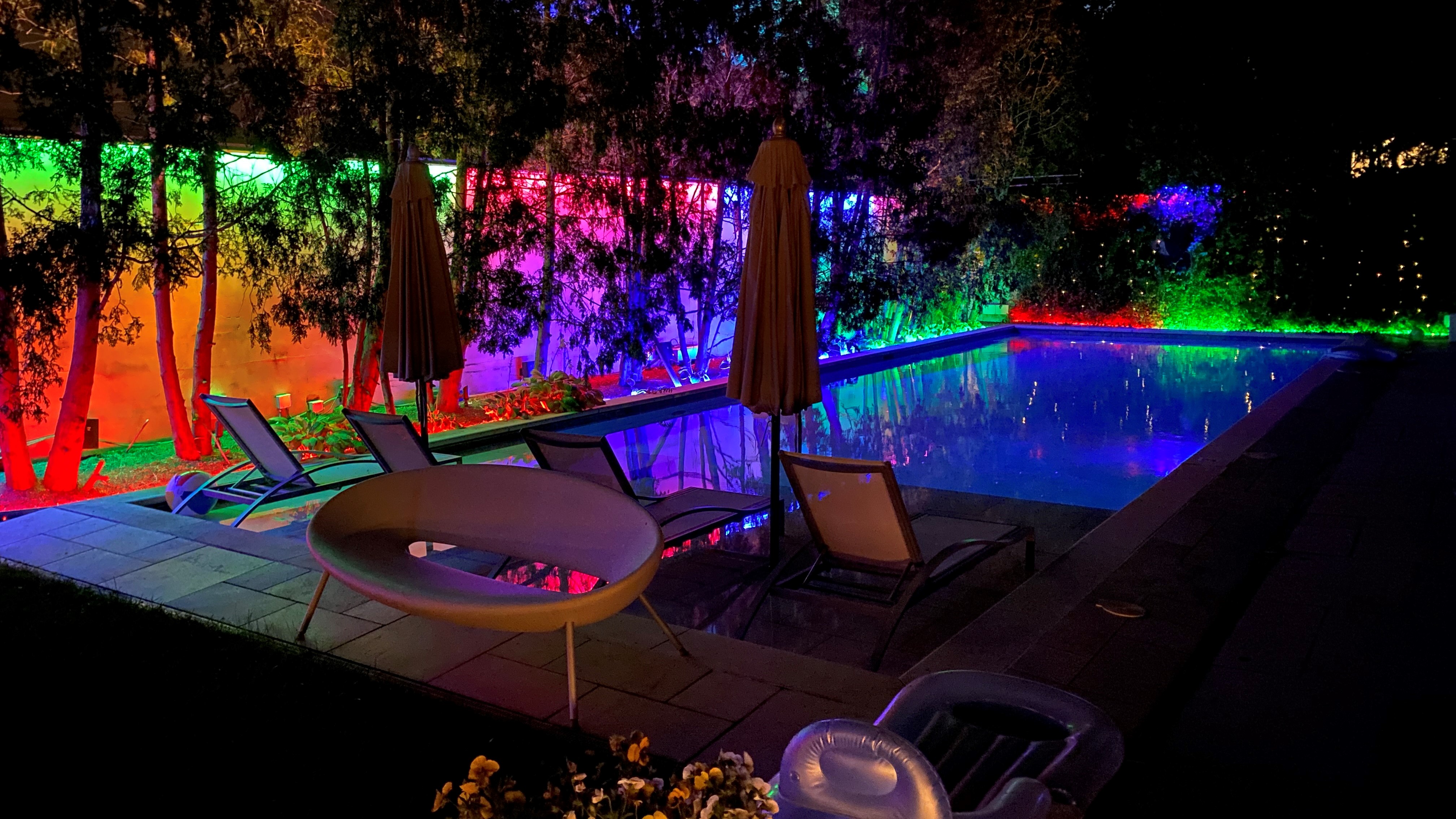 Flex Neon LRF5 Bends Left/Right 0.5" Flat Lens 24VDC, Indoor/Outdoor, Trucolor&trade; RGBTW