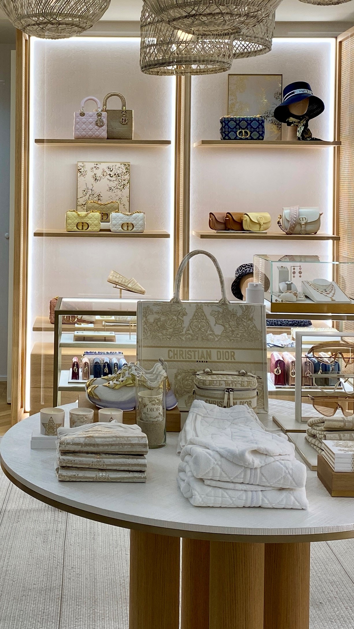 Complete Fixture 0.3" Light Channel Lazer Strip 24VDC LED Dynamic Tunable White, Warm Dim LED Technology