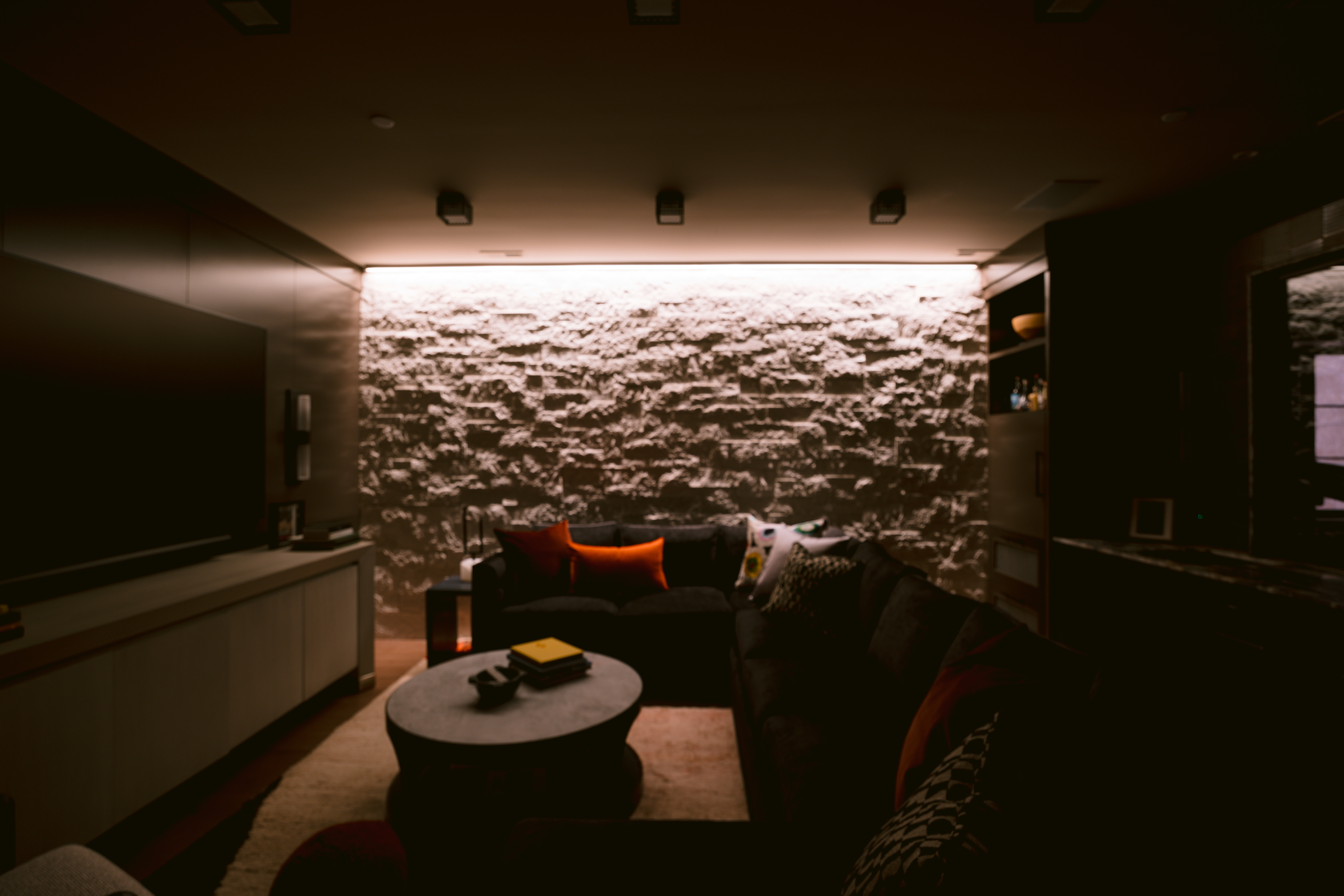 Nova Ceiling Wall Grazer 24VDC Remote Power, TruColor&trade; RGBTW