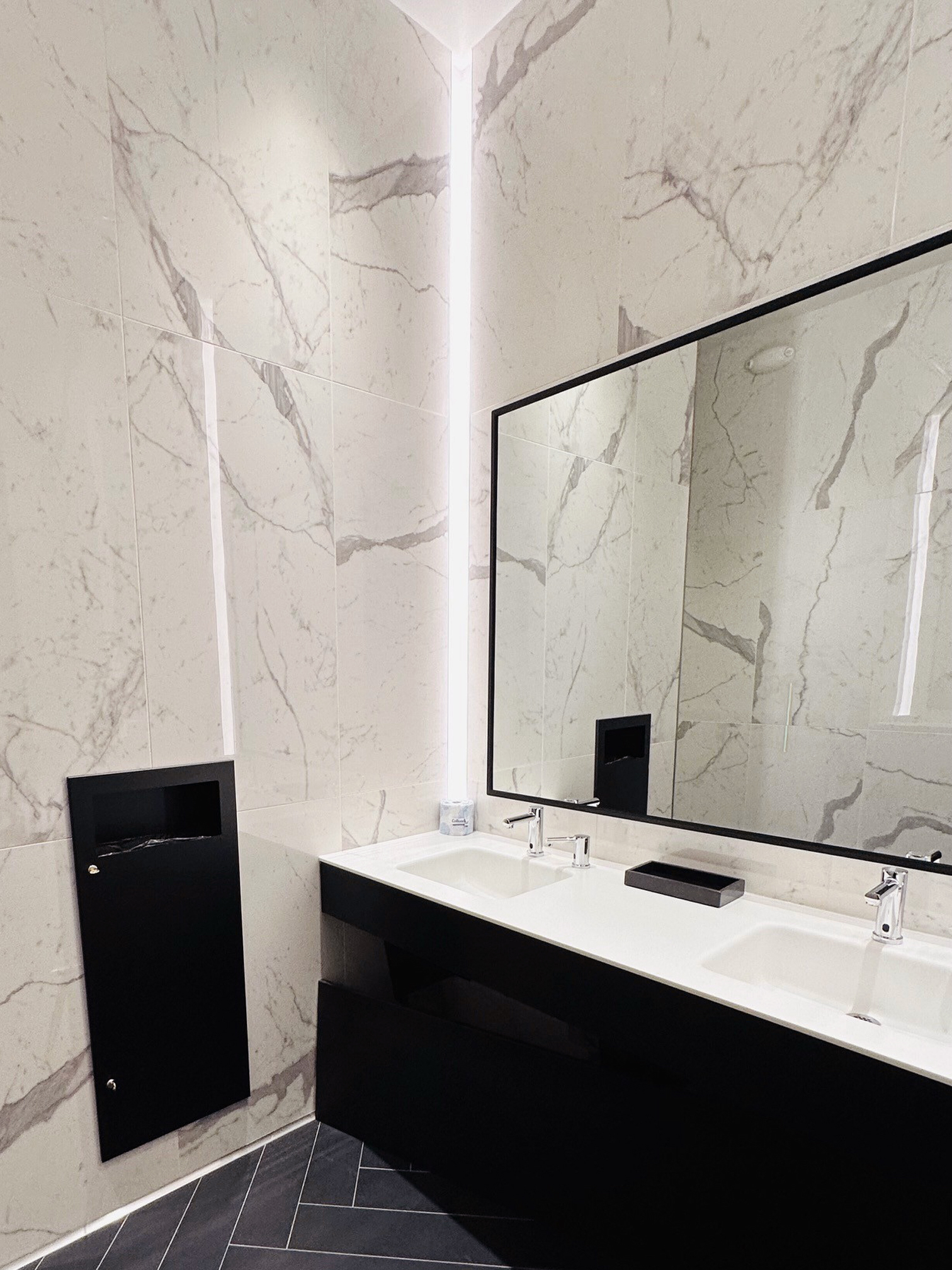 Verge Corner, 24VDC Plaster-In LED System