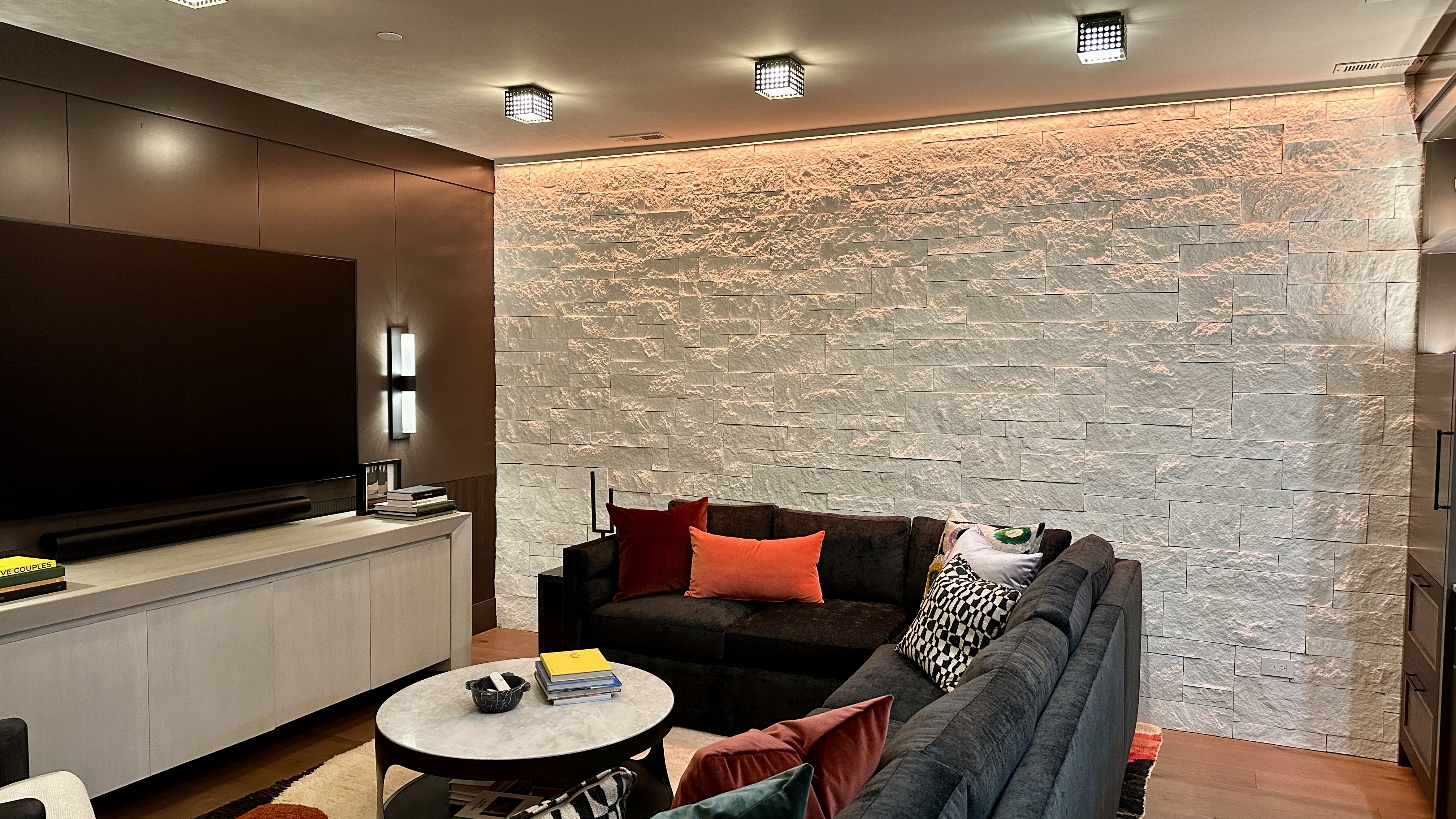 Nova Ceiling Wall Grazer 24VDC Remote Power, TruColor&trade; RGBTW