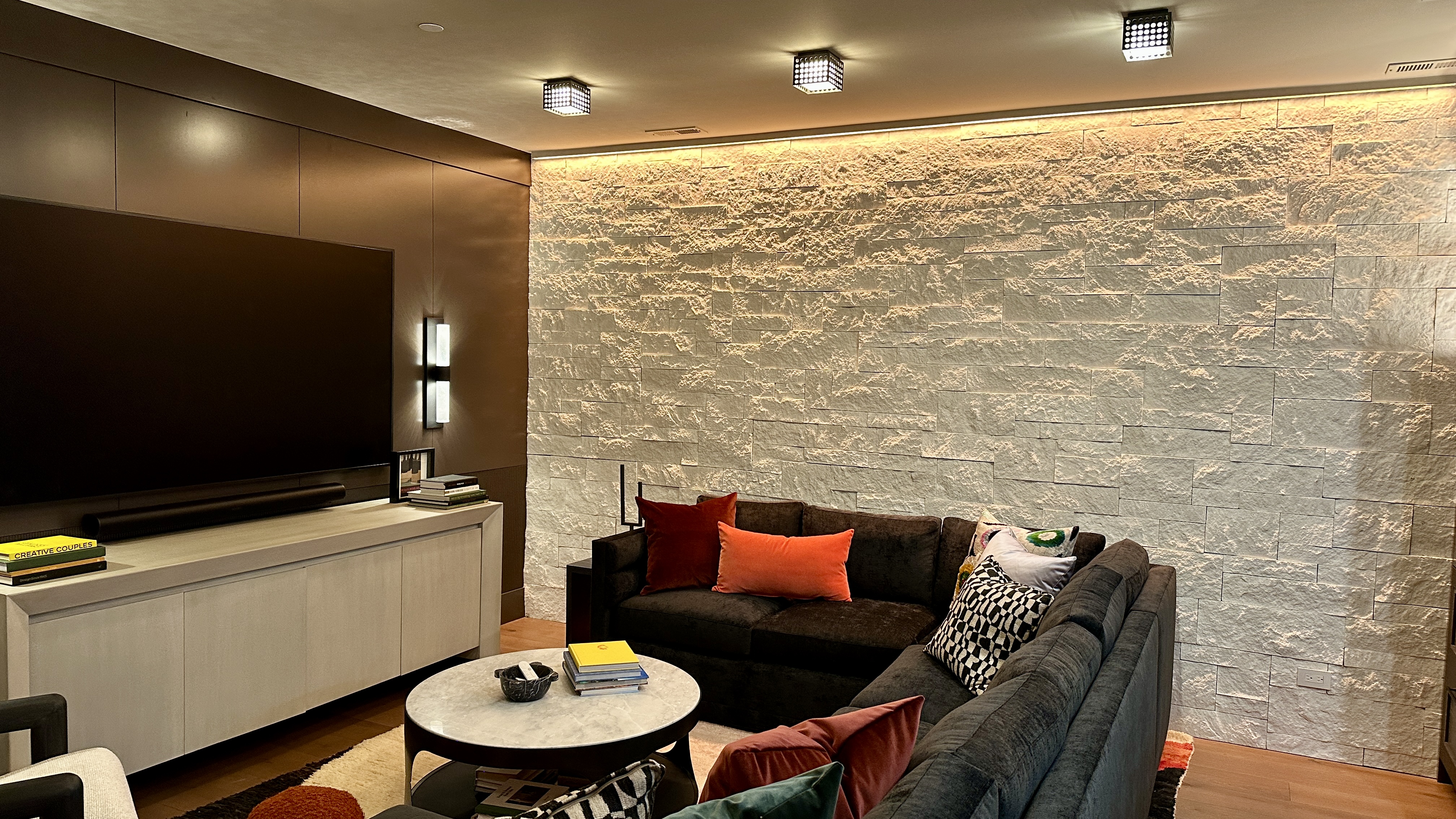 Nova Ceiling Wall Grazer 24VDC Remote Power, TruColor&trade; RGBTW