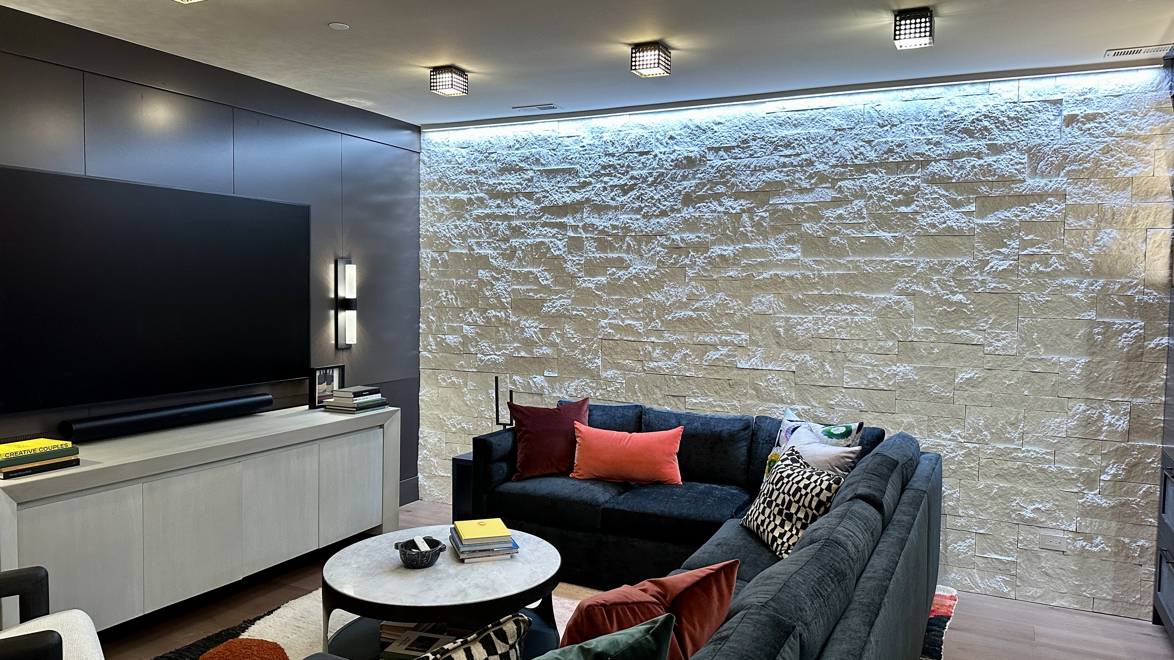 Nova Ceiling Wall Grazer 24VDC Remote Power, TruColor&trade; RGBTW