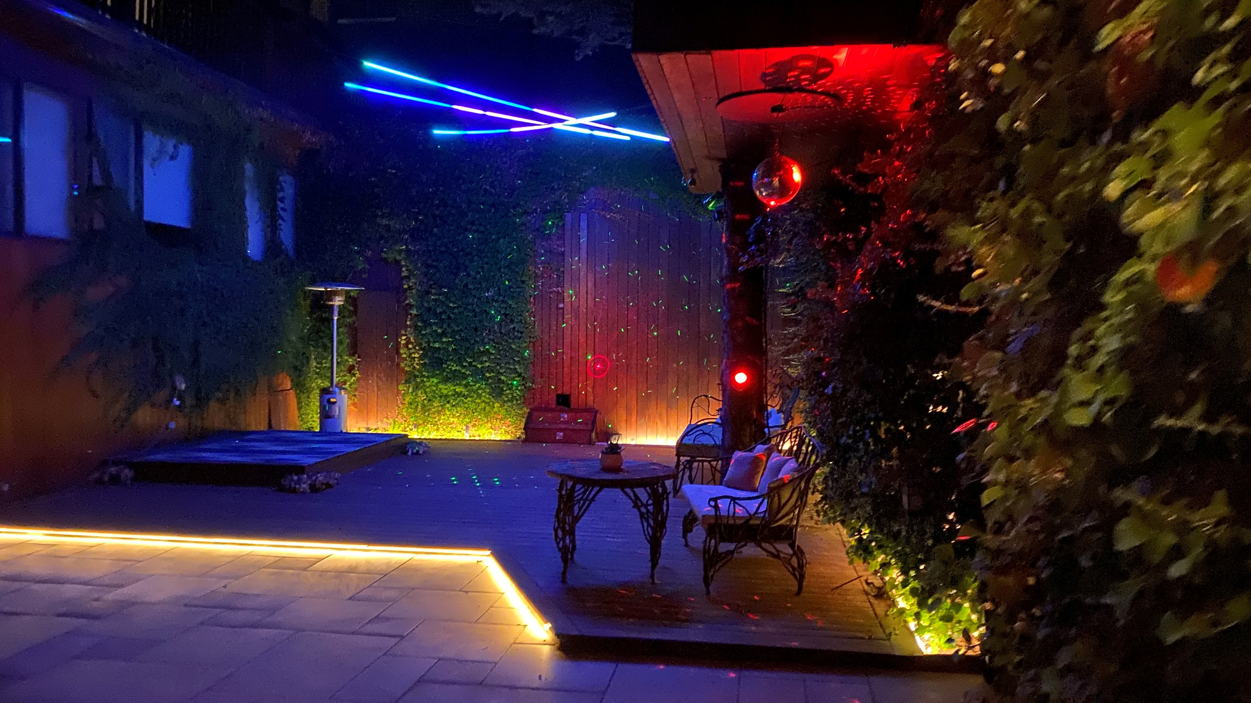 Flex Neon LRF5 Bends Left/Right 0.5" Flat Lens 24VDC, Indoor/Outdoor, Trucolor&trade; RGBTW