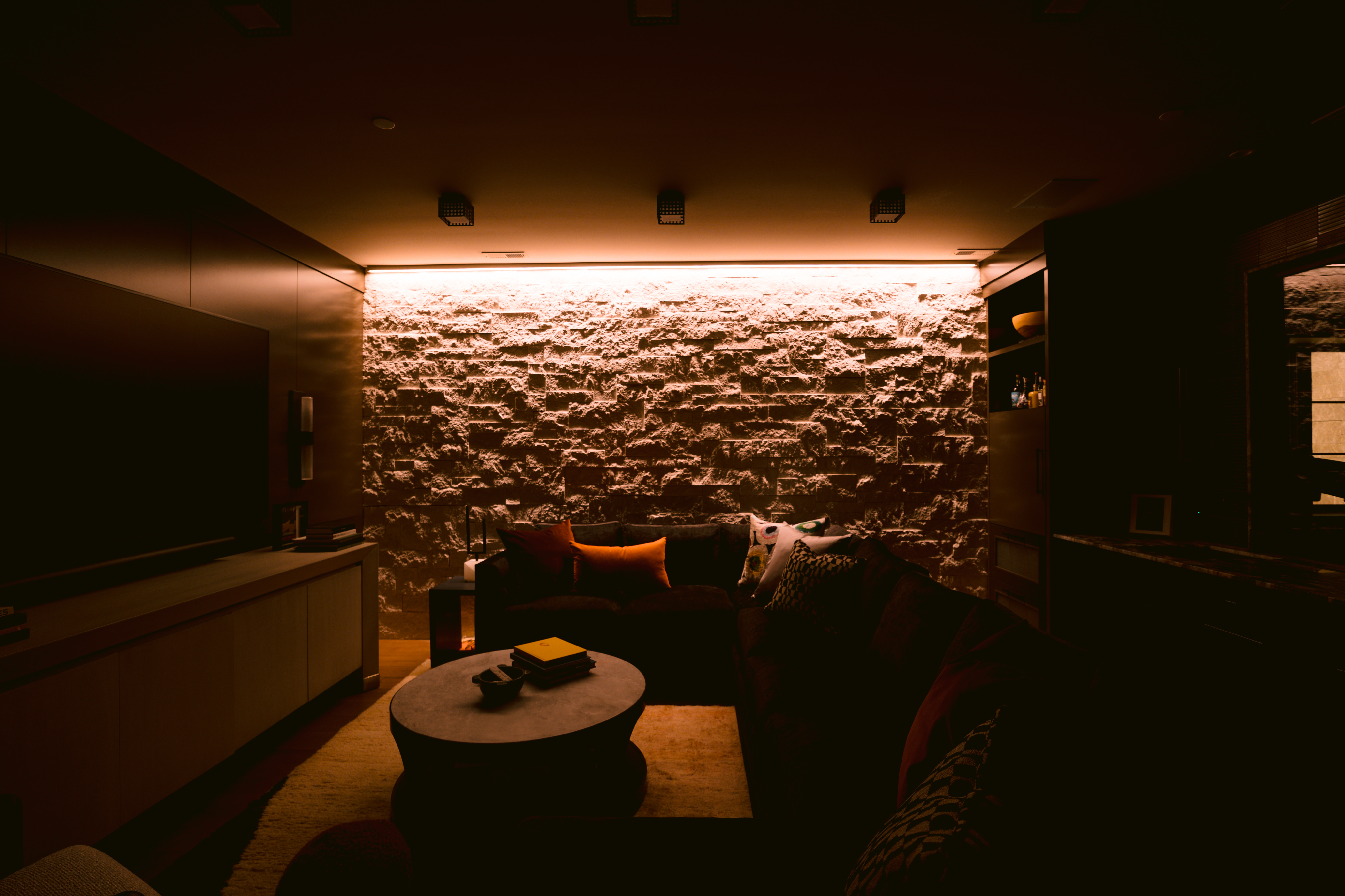 Nova Ceiling Wall Grazer 24VDC Remote Power, TruColor&trade; RGBTW