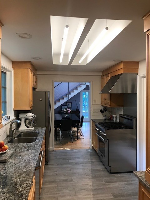 Pipeline 1 Suspension 24VDC Remote Power, End Feed - Click to Enlarge