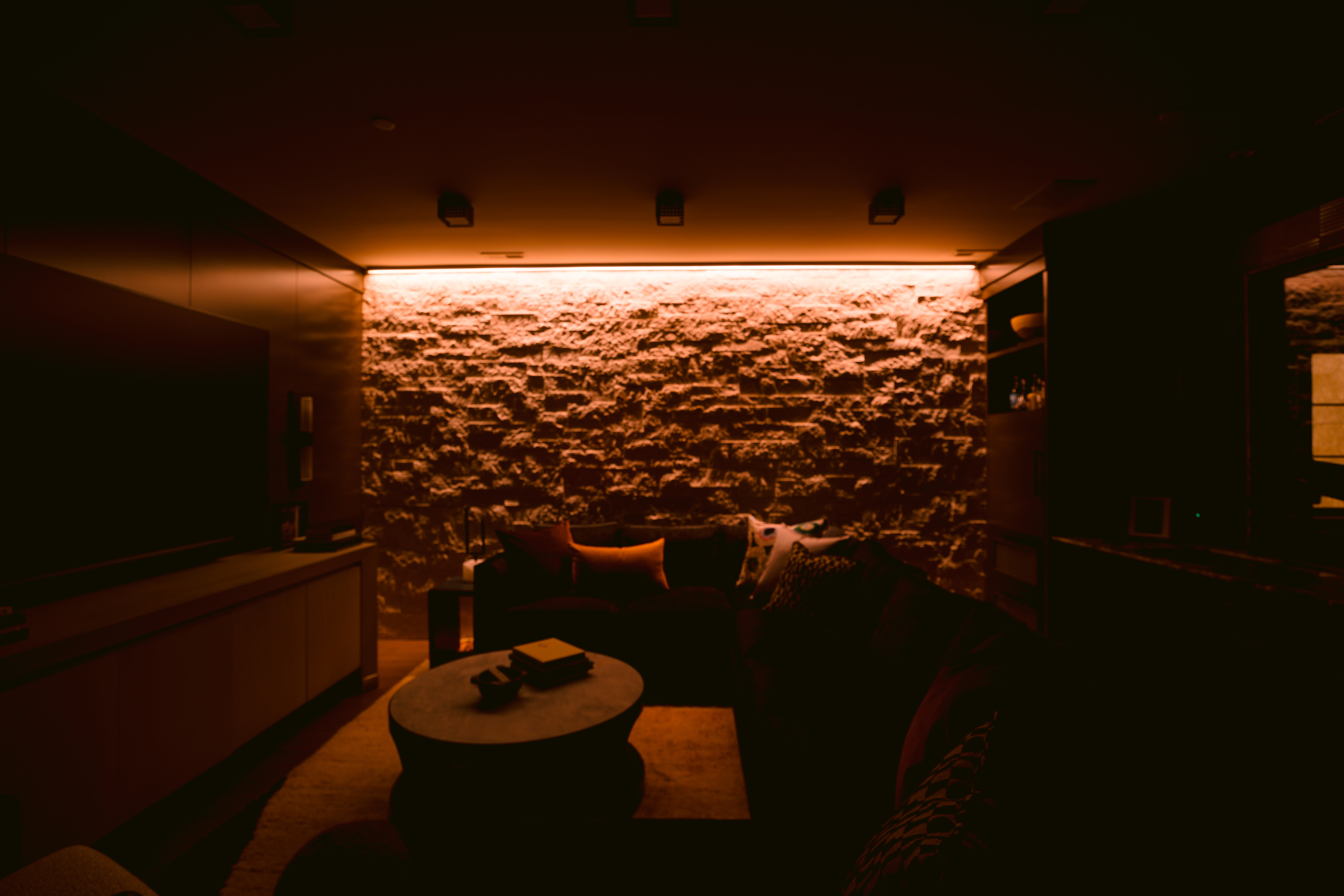 Nova Ceiling Wall Grazer 24VDC Remote Power, TruColor&trade; RGBTW