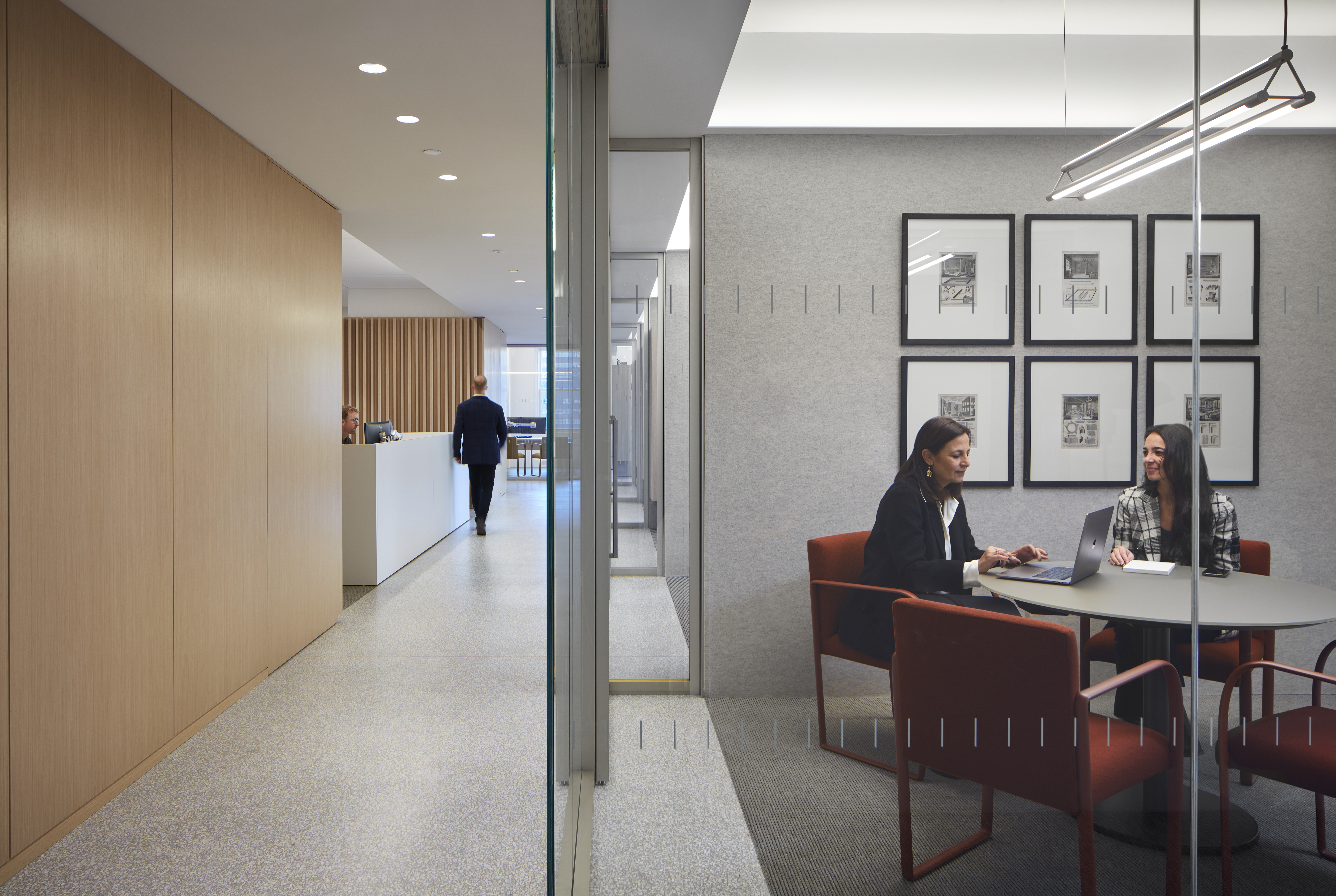 Tri-Pipeline 1 Rotatable Suspension 24VDC Remote Power - Click to Enlarge