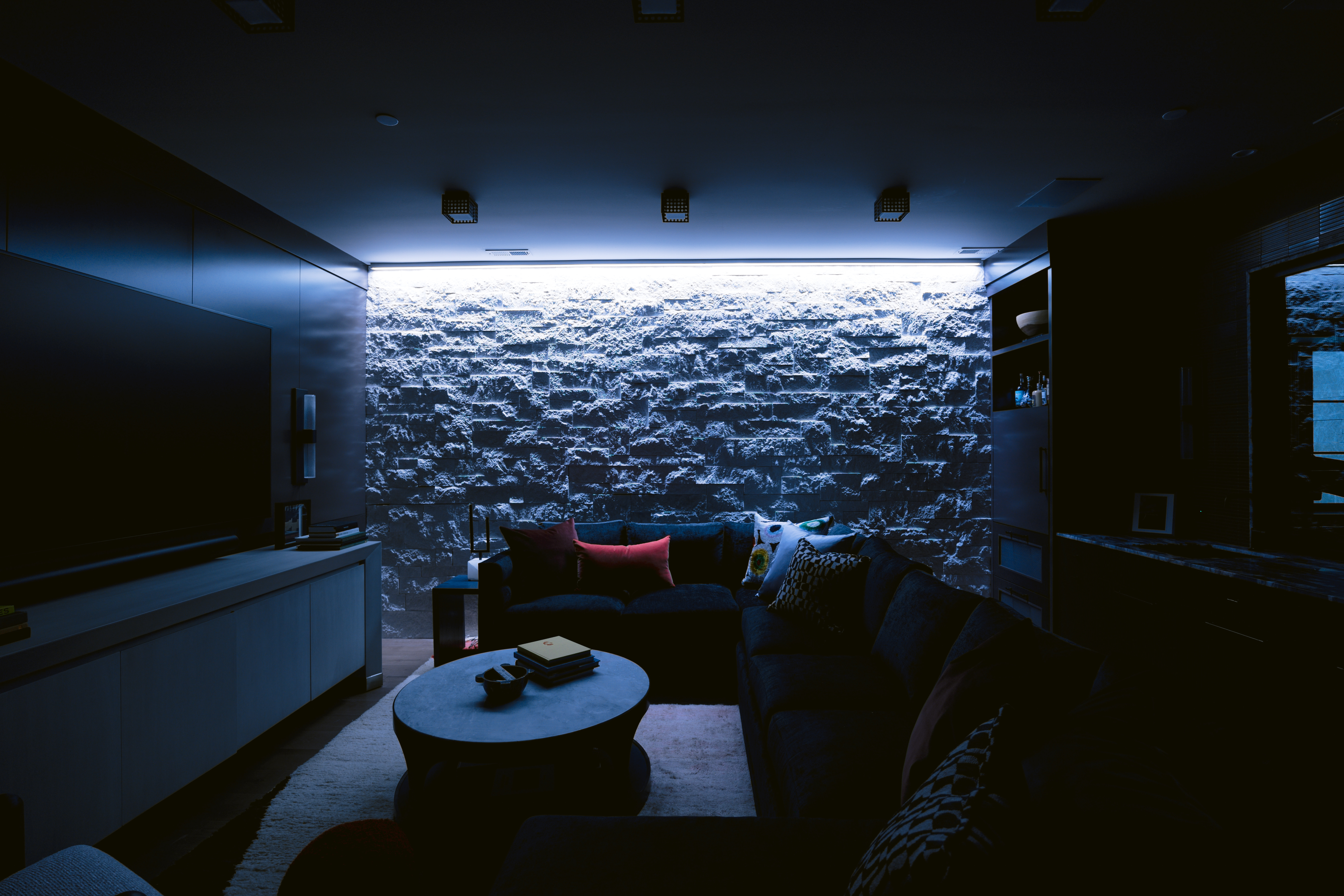 Nova Ceiling Wall Grazer 24VDC Remote Power, TruColor&trade; RGBTW