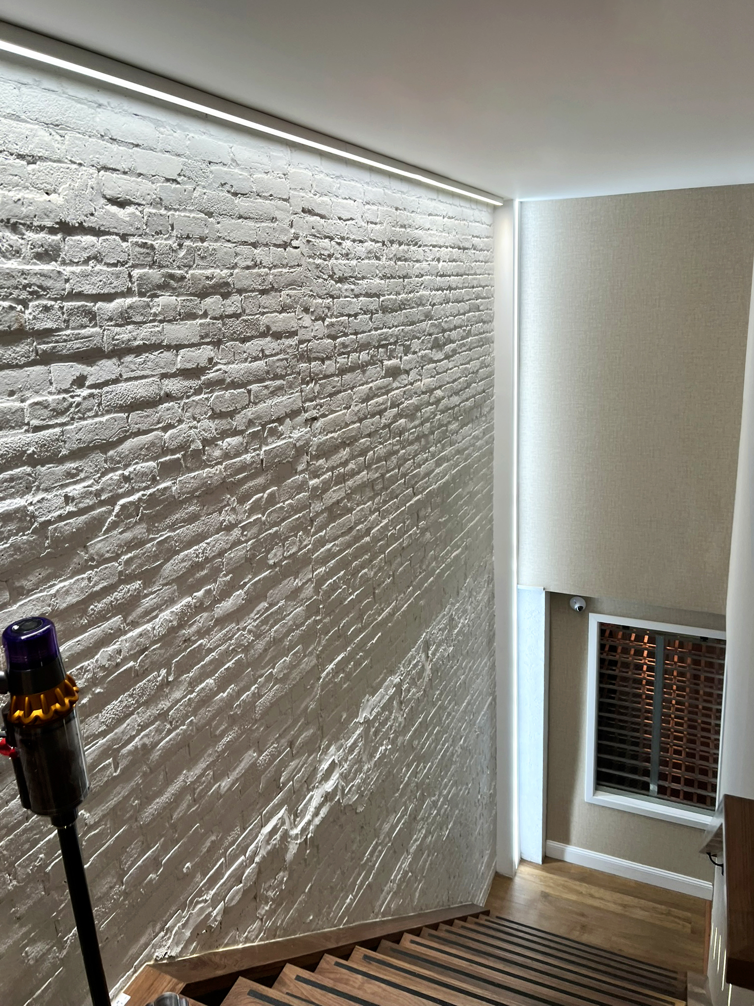 Nova Ceiling Wall Grazer 24VDC Remote Power, TruColor&trade; RGBTW