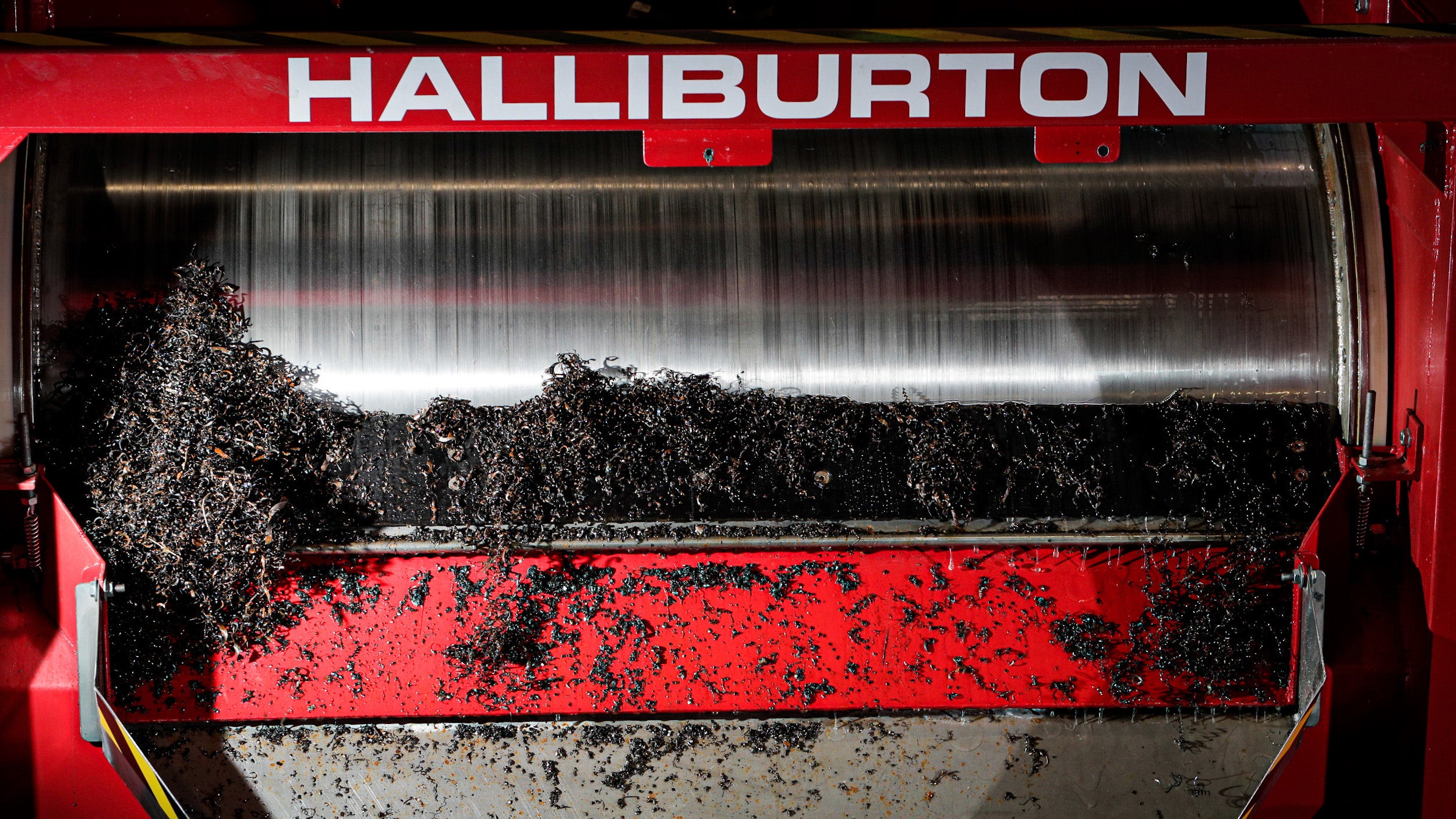 Magnetic swarf system saves rig space, cuts handling costs