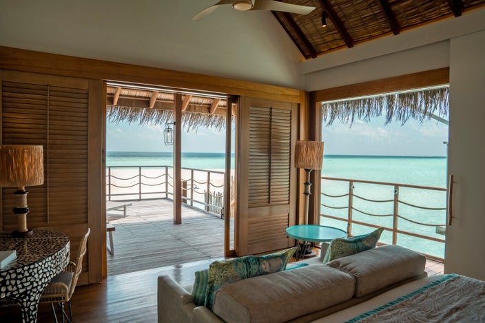 Constance-Moofushi-Accommodation-CC-2022-Senior-Water-Villa-05_HD.jpg
