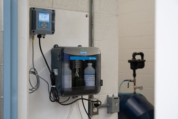 CL17sc Colorimetric Chlorine Analyzer with Pressure Regulator Installation Kit, w/o Reagents