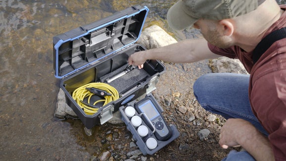 HQ4300 Portable Multi-Meter with Rugged Field Gel pH, Conductivity, and Dissolved Oxygen Electrode, 5 m Cables