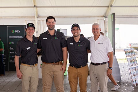 Cuatro hombres en la Farm Progress Show