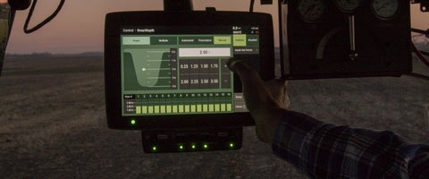Réglez la profondeur de plantation depuis la cabine de la 20|20 avec SmartDepth de Precision Planting.