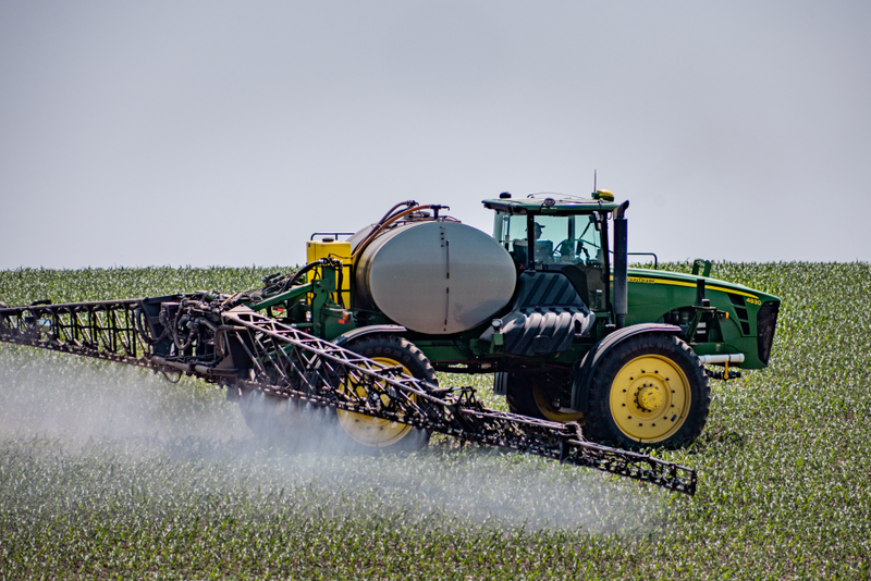 John Deere 4930 sprayer with SymphonyNozzle variable rate and pressure control