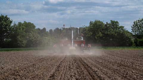Planter planting in dusty conditions with MiraSense seed sensors