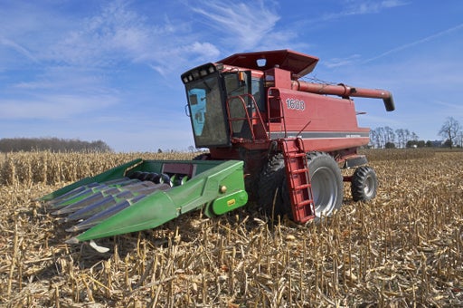 With conversion kits from Precision Planting you can add a John Deere header to a CASE IH combine. 