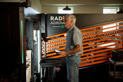 Let your Radicle Agent handle the soil sampling process from start to finish with accurate results generated through Radicle Lab.
