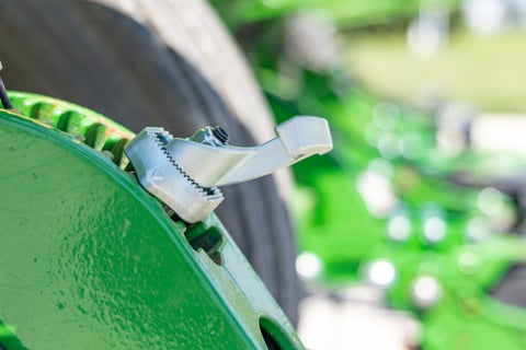 Durawear Depth Handle from Precision Planting makes depth calibrations across row units simple and accurate.