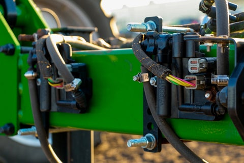 vApplyHD de Precision Planting le permite obtener la dosis correcta de fertilizante líquido para cada planta de su campo.