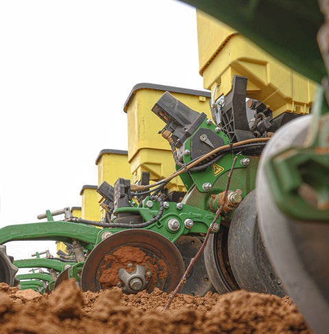 Ajuste la profundidad de siembra desde la cabina con SmartDepth de Precision Planting.