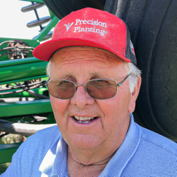 Headshot photo of Alan Wineinger, a wheat farmer who upgraded his air seeder with the Clarity system.