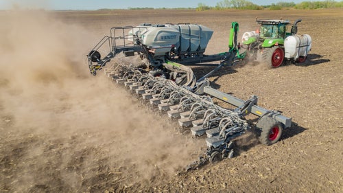 Fendt tractor pulling a Fendt Momentum plant, planting in the field.