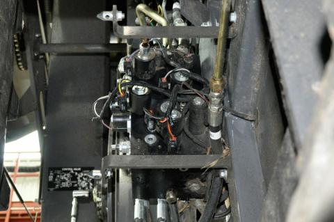 Add the AGCO PWM hydraulic kit from Precision Planting to reduce header bouncing in the field. 