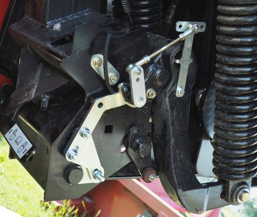 Add the MacDon tilt kit from Precision Planting to gain automatic lateral tilt on a variety of combines. 