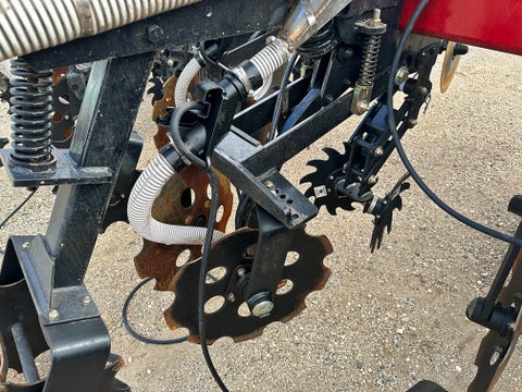 ReconBlockage monitoring system on a strip-till bar