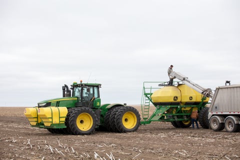 Obtenga un control automatizado de la fuerza descendente de la sembradora con SeederForce de Precision Planting.