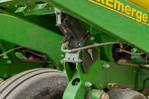 SmartDepth allows you to quickly and easily make depth adjustments, from inside the cab, as conditions change.