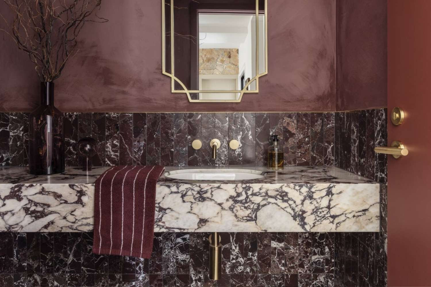 Vintage Bathrooms: Your Guide to Achieving the Look