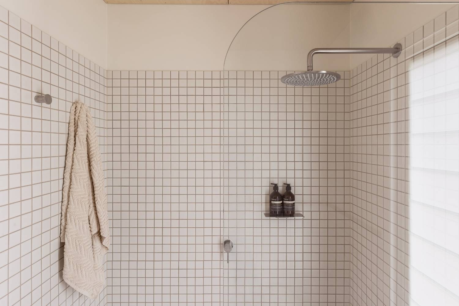 A Guide to Grout Colours: How One Detail Transforms Any Tile