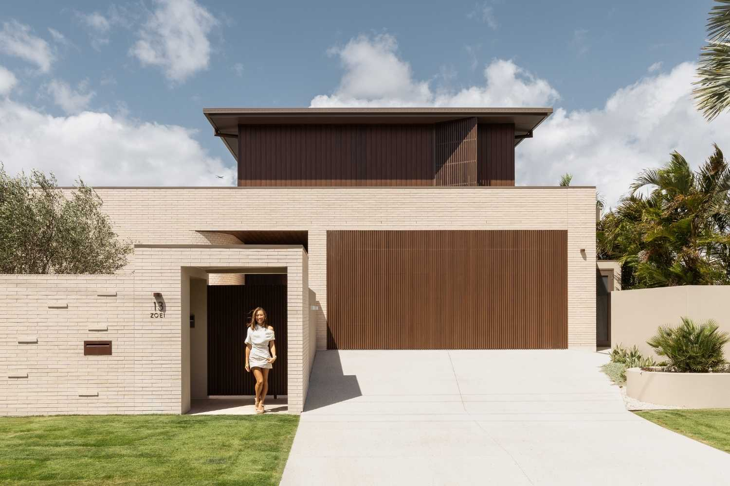 Zoei: A Blend of Belgian Minimalism and Material Beauty