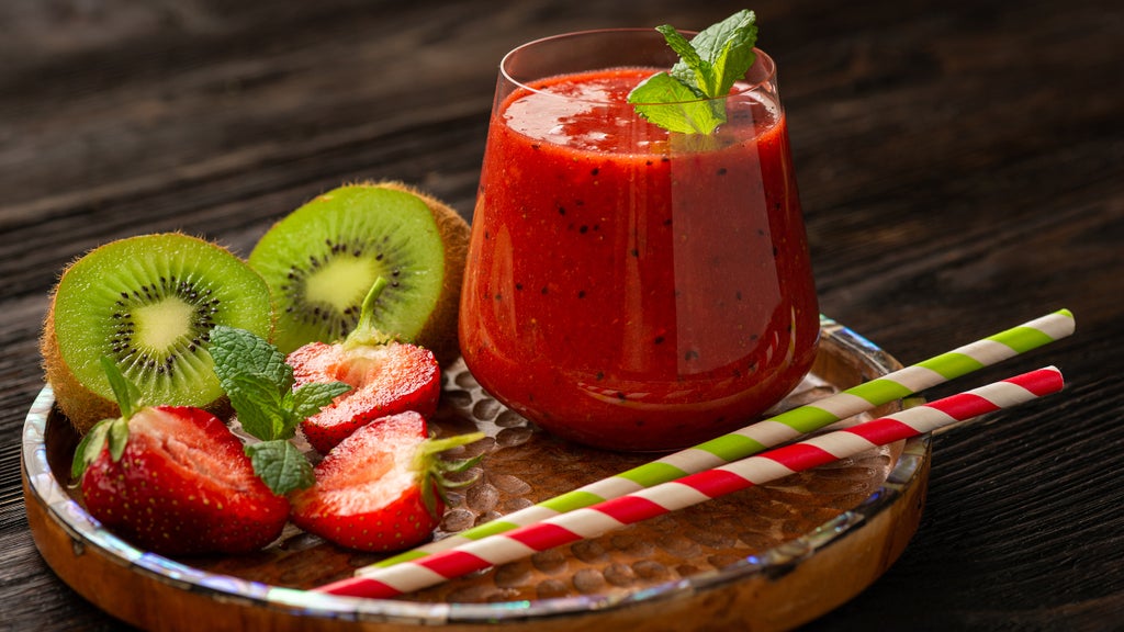 straberry, kiwi and mint smoothie