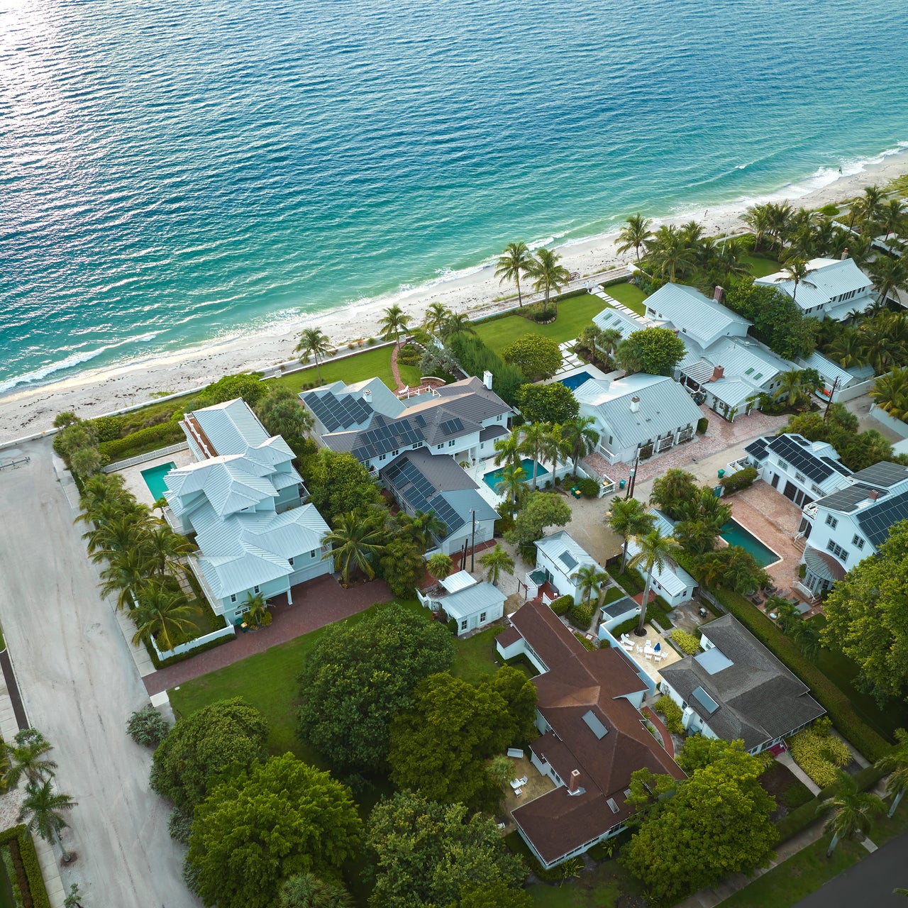 Visualization of a hurricane wind field showing intensity and velocity gradients as the storm approaches a coastal region.