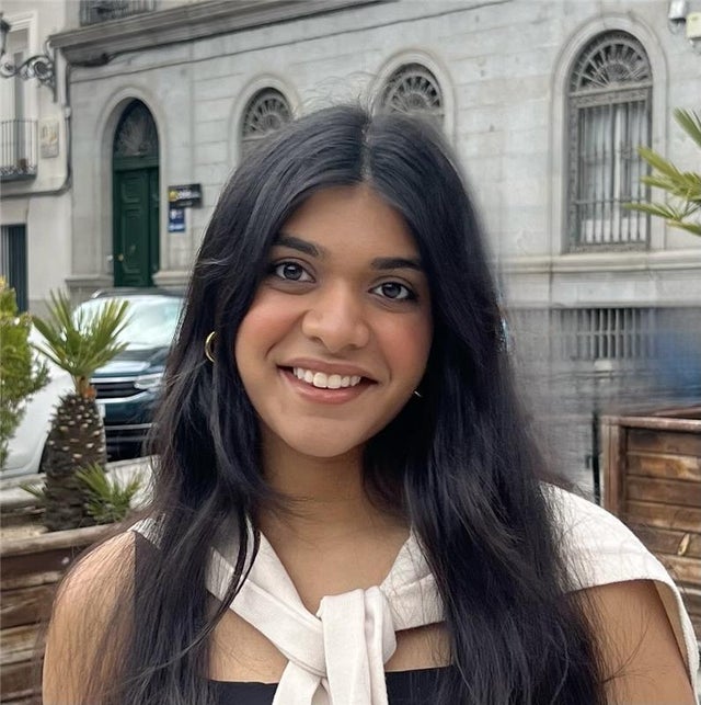 Headshot of Nikki Narra