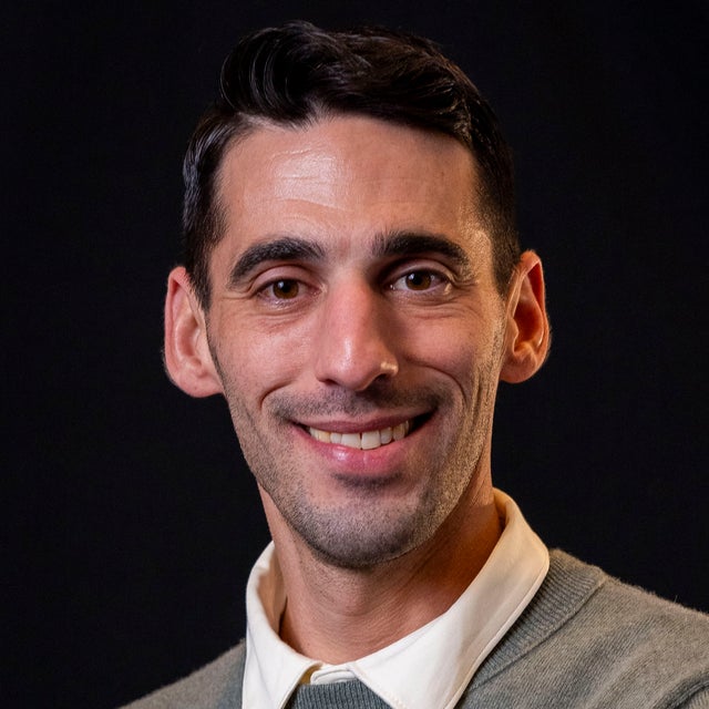 Jonathan Schneyer headshot