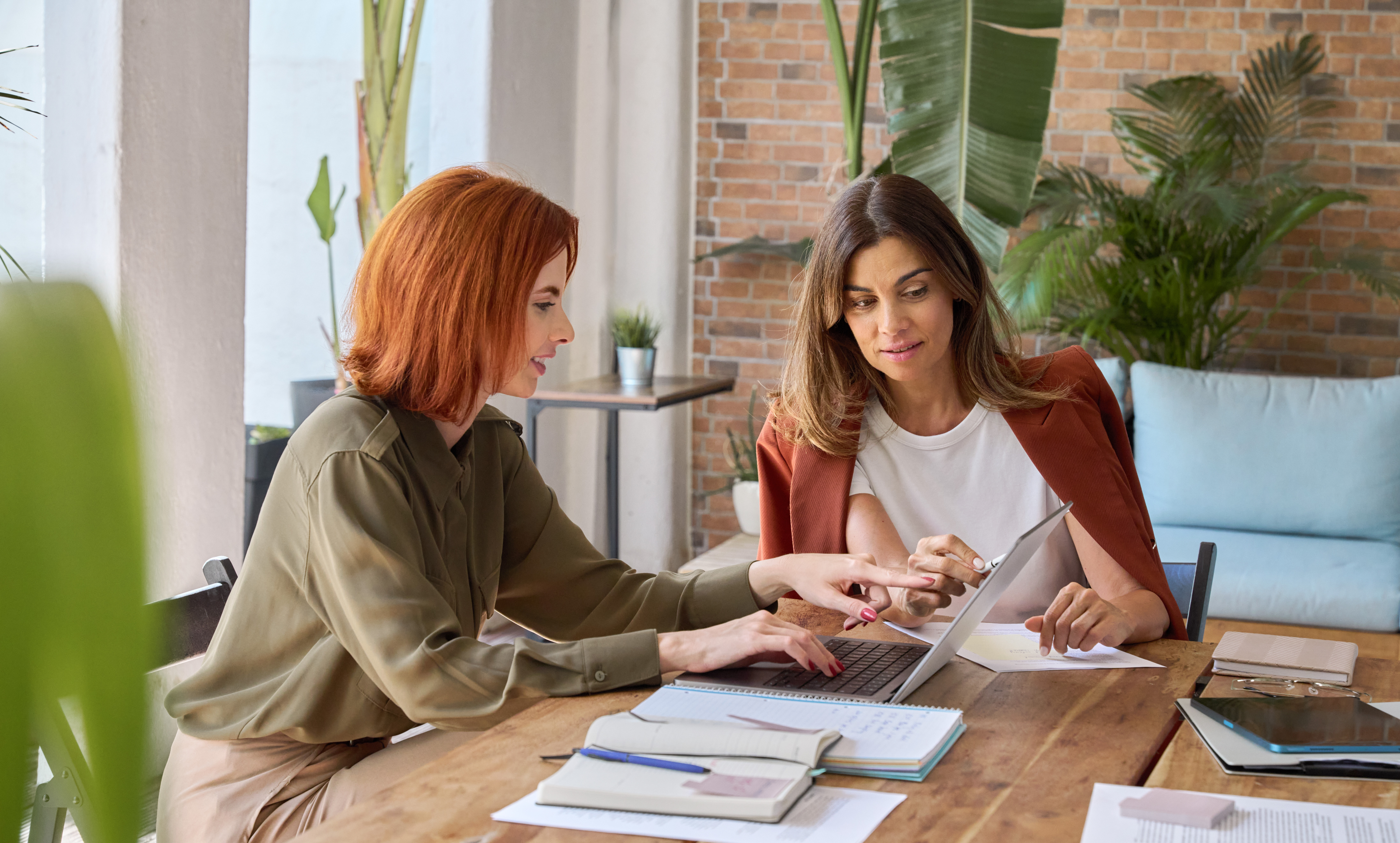 women working computer